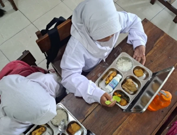 Makan Bergizi Gratis di Siantar Mulai Disalurkan, Harapannya Meningkatkan Prestasi - navigasivisual.id