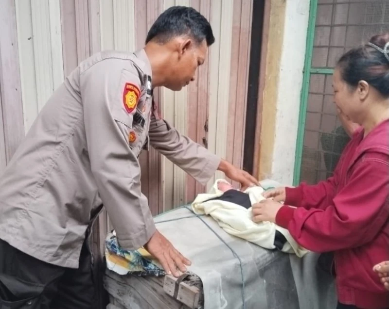 Polisi Buru Pelaku Pembuangan Bayi Tak Berdosa di Kios Jalan Sambu - NavigasiVisual
