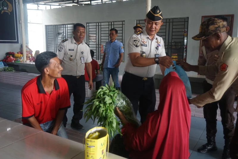 Wujud Kepedulian dan Dukungan, Lapas Kelas I Medan Bagikan Bansos Sembako kepada Keluarga WBP - NavigasiVisual