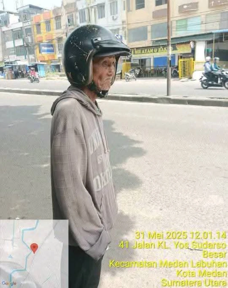 Kisah Pilu Kakek Yatim Asal Medan, Tangan Cacat Tetap Narik Becak Malah Dilarikan Penumpang - NavigasiVisual
