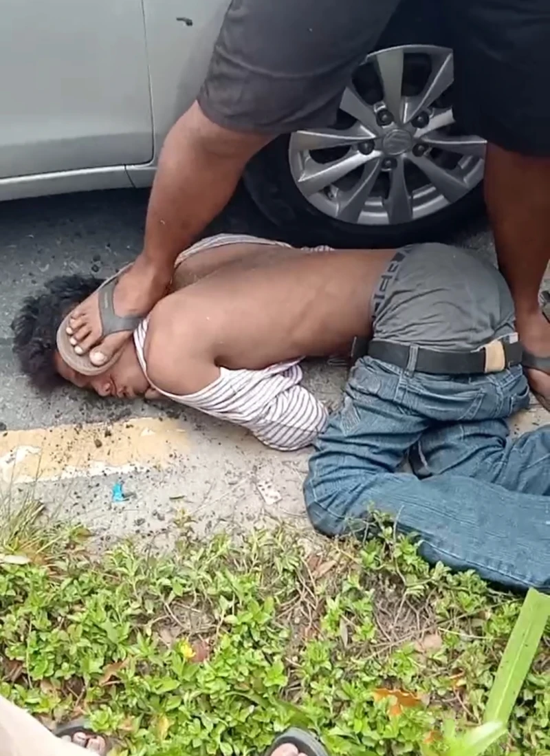 Tangis Keluarga Korban Jambret Pecah Melihat Tubuh Anaknya Terbujur Kaku di RSUD Djasemen Saragih Siantar - NavigasiVisual