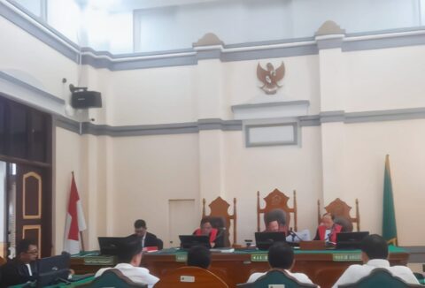 Bupati Labuhanbatu nonaktif Erik Adtrada Ritonga Jalani Sidang di PN Medan. Foto: Istimewa.